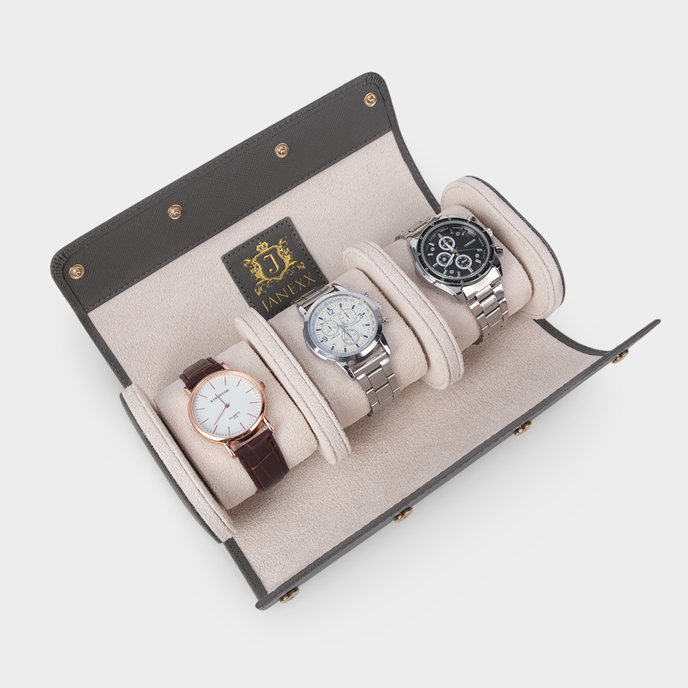 Janexx Leder Uhrenetui für 3 Uhren – Lichtgrau
Janexx Uhrenrolle aus Leder – Premium Qualität
Innenpolster Uhrenetui – sicherer Schutz für Armbanduhren