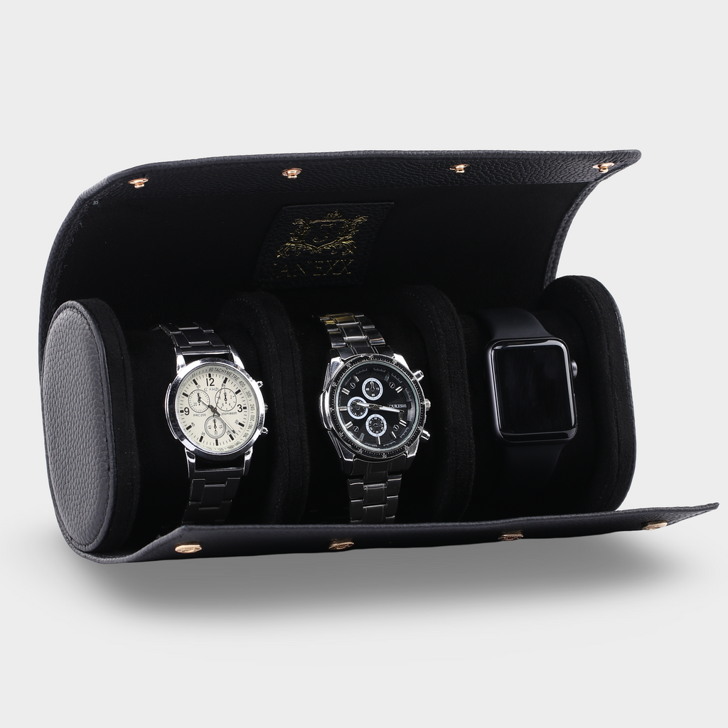 Janexx Leder Uhrenetui für 3 Uhren – Phantomschwarz
Janexx Uhrenrolle aus Leder – Premium Qualität
Innenpolster Uhrenetui – sicherer Schutz für Armbanduhren