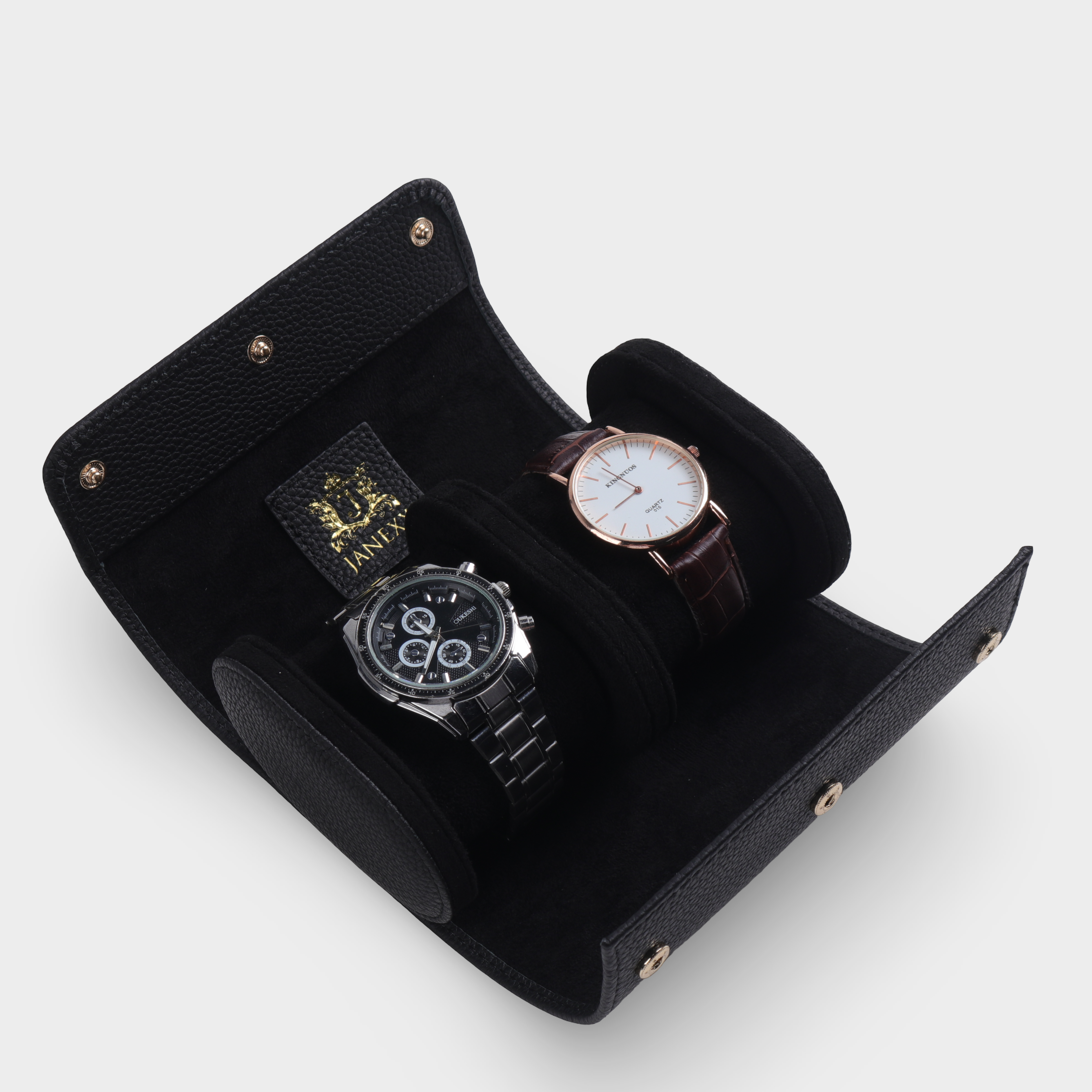 Janexx Leder Uhrenetui für 2 Uhren – Phantomschwarz
Janexx Uhrenrolle aus Leder – Premium Qualität
Innenpolster Uhrenetui – sicherer Schutz für Armbanduhren