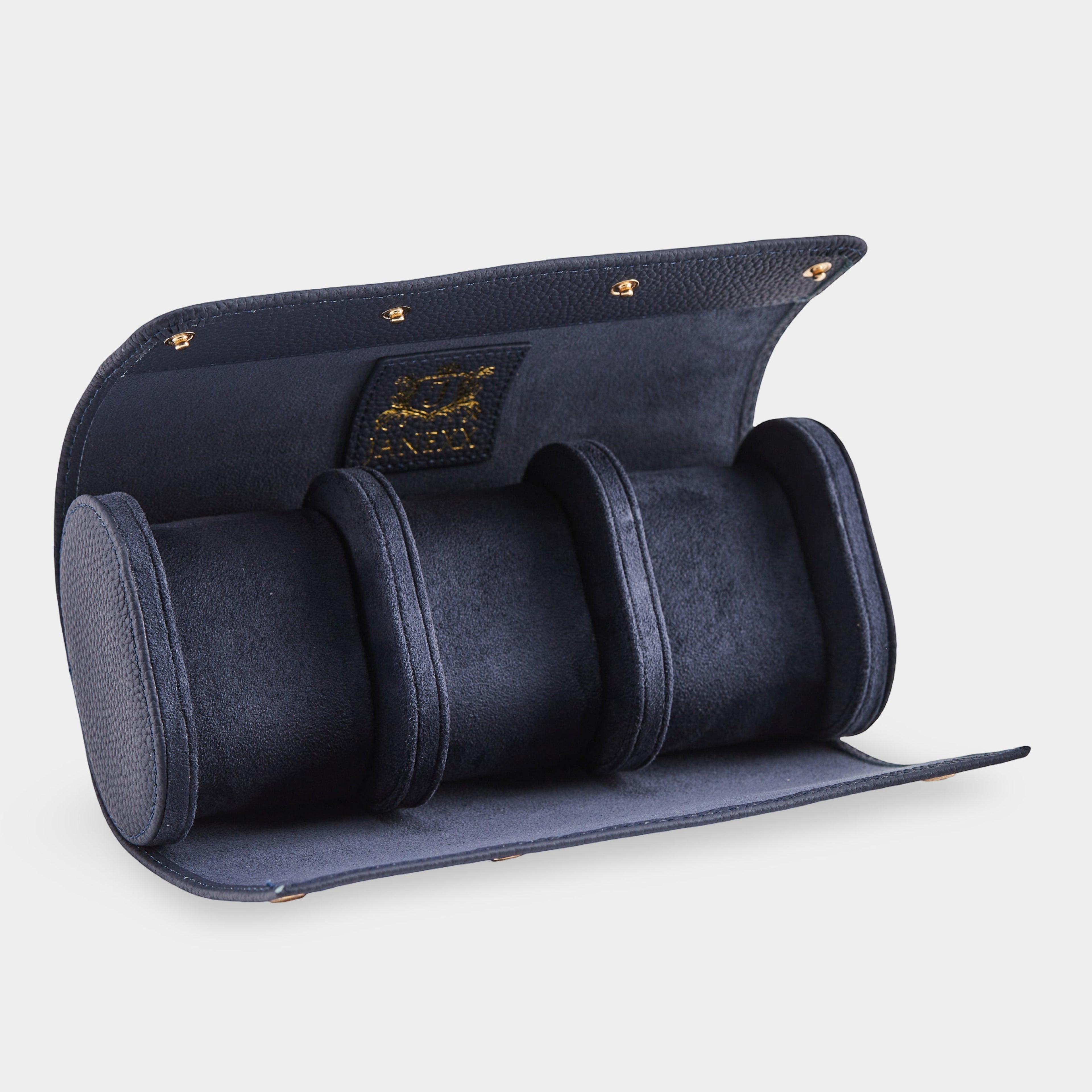 Janexx Leder Uhrenetui für 3 Uhren – Königsblau
Janexx Uhrenrolle aus Leder – Premium Qualität
Innenpolster Uhrenetui – sicherer Schutz für Armbanduhren