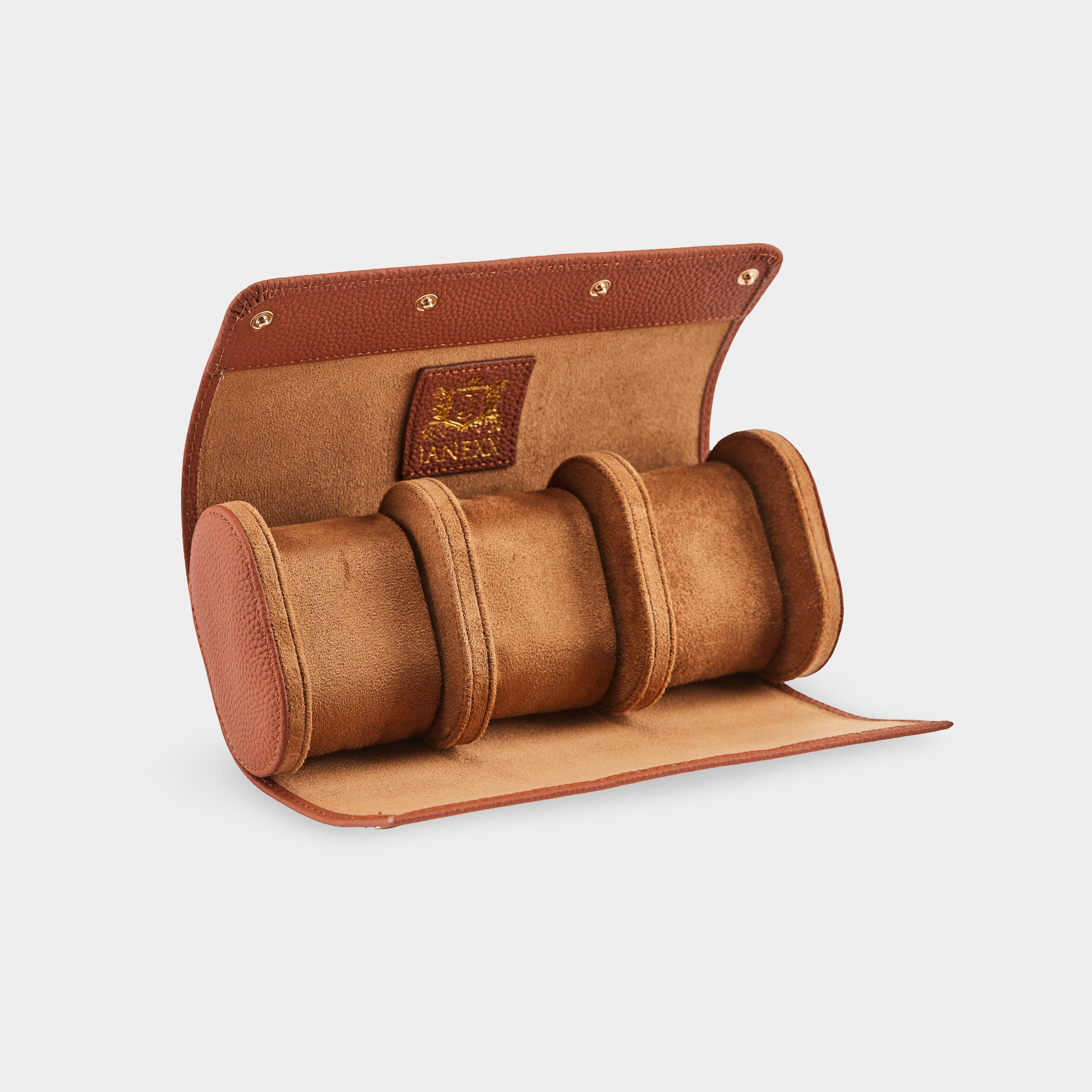 Janexx Leder Uhrenetui für 3 Uhren – Cognac
Janexx Uhrenrolle aus Leder – Premium Qualität
Innenpolster Uhrenetui – sicherer Schutz für Armbanduhren