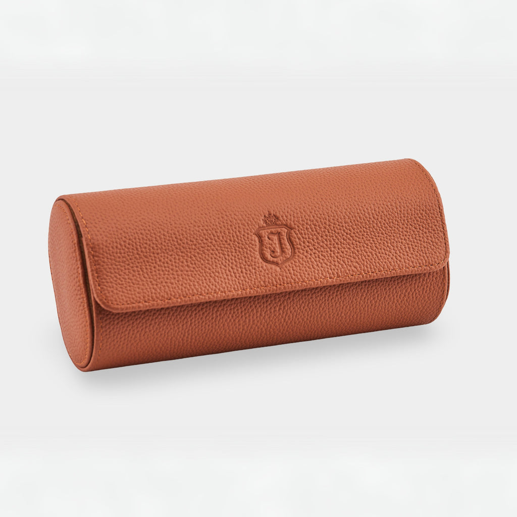 Janexx Leder Uhrenetui für 3 Uhren – Cognac
Janexx Uhrenrolle aus Leder – Premium Qualität
Innenpolster Uhrenetui – sicherer Schutz für Armbanduhren